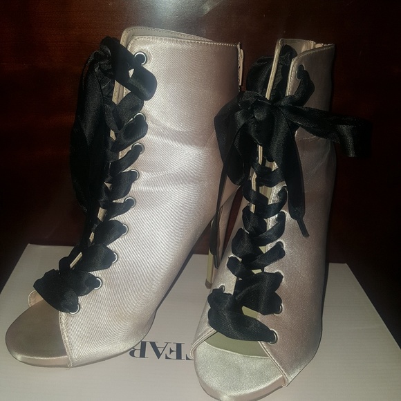 booties - Picture 3 of 3